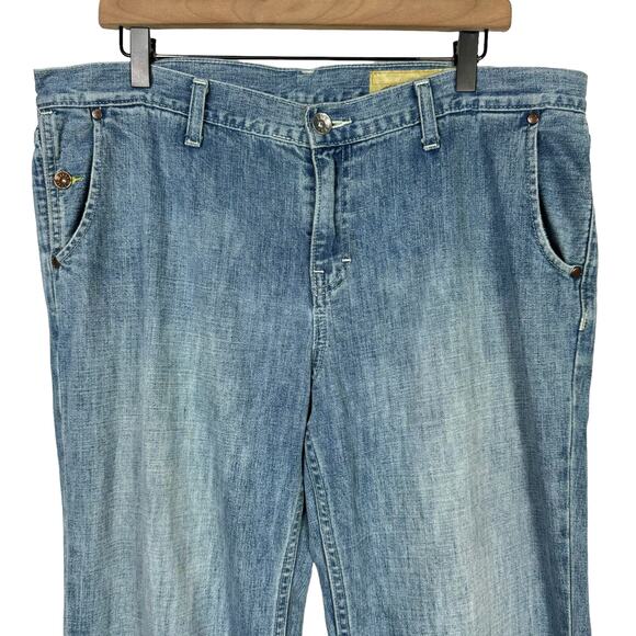 Levi’s LONG Limited Edition Wide Leg Rolled Hem Medium Wash 100% Cotton Jeans - Picture 3 of 12